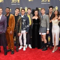 Los actores de 'Por trece razones' en la alfombra roja de los MTV Movie & TV Awards 2018