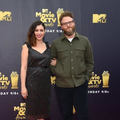 Seth Rogen y Lauren Miller en la alfombra roja de los MTV Movie & TV Awards 2018