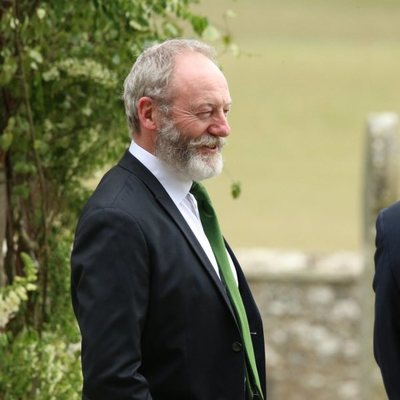 Liam Cunningham llega a la boda de Kit Harington y Rose Leslie