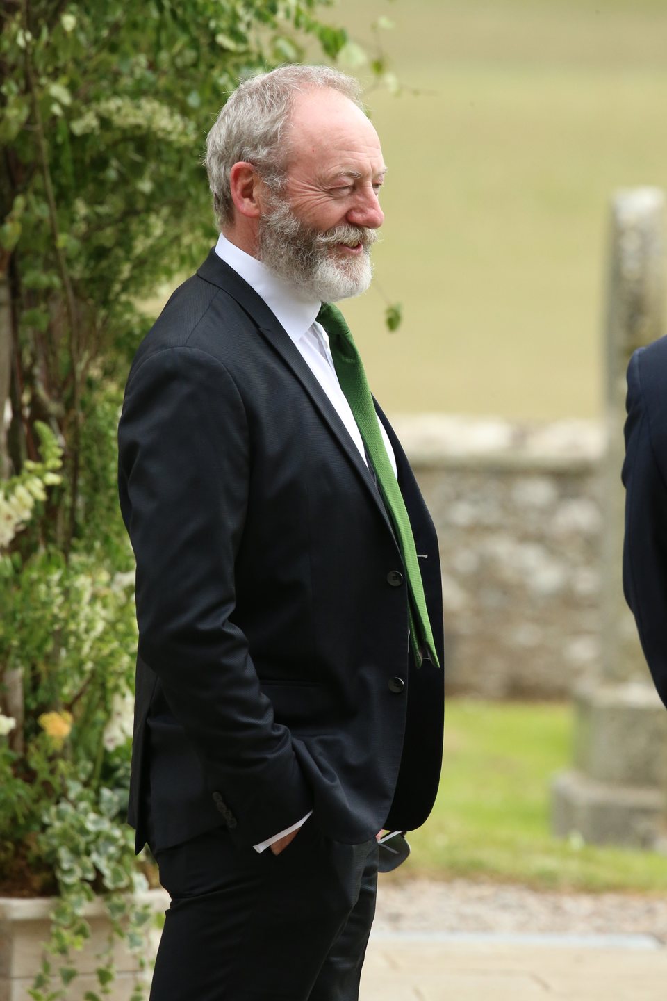 Liam Cunningham llega a la boda de Kit Harington y Rose Leslie