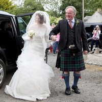 Rose Leslie y su padre llegan a la ceremonia