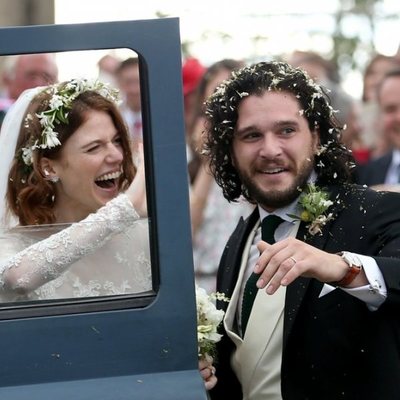 Kit Harington y Rose Leslie abandonan la ceremonia