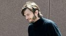 Ashton Kutcher ya luce el jersey de cuello alto de Steve Jobs en el rodaje del biopic