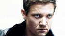 Póster Internacional de 'El legado de Bourne' con Jeremy Renner en acción