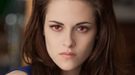 Kristen Stewart no está fuera de 'Blancanieves' y mientras posa como vampira en las nuevas fotos de 'Amanecer: Parte 2'