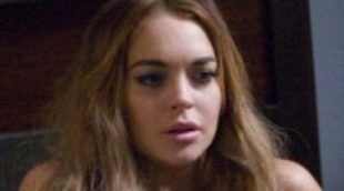 Primera imagen oficial de 'Scary Movie 5' con Lindsay Lohan y Charlie Sheen en la cama