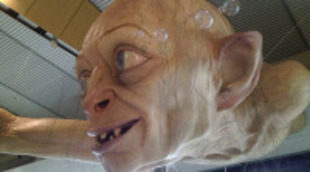 Un Gollum gigante pesca en el aeropuerto de Wellington para promocionar 'El Hobbit'