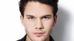 Jeremy Irvine sustituye a Daniel Radcliffe como protagonista de la secuela de 'La mujer de negro'