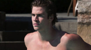 Liam Hemsworth se mete en la piscina en una nueva imagen de 'Paranoia'