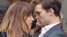 Nuevas imágenes de 'Cincuenta Sombras de Grey' con Dakota Johnson cautivada por Jamie Dornan