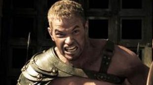 Kellan Lutz muestra sus cicatrices en un vídeo detrás de las cámaras de 'Hércules: El origen de la leyenda'