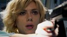 Scarlett Johansson es una mujer de armas tomar en el tráiler de 'Lucy'