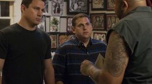 Channing Tatum y Jonah Hill conocen a sus vecinos en el nuevo clip de 'Infiltrados en la universidad'