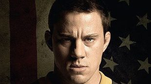 Póster oficial de 'Foxcatcher' con un deportista Channing Tatum