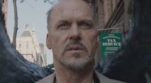 La cachonda doble identidad de Michael Keaton se desata en el tráiler internacional de 'Birdman'