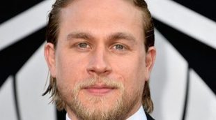 Charlie Hunnam podría ser el nuevo Snake Plissken en el remake de '1997: Rescate en Nueva York'