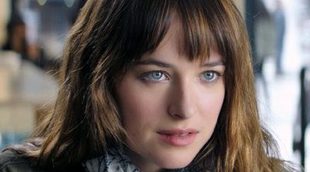 Dakota Johnson se muerde el labio en el nuevo póster de 'Cincuenta sombras de Grey'