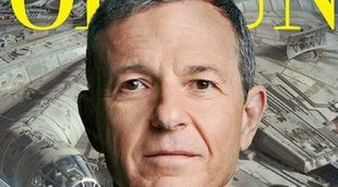 Bob Iger "posa" con el Halcón Milenario en una nueva imagen de 'Star Wars: Episodio VII - El despertar de la fuerza'