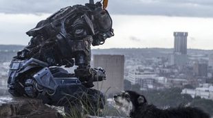 'Chappie' deja de lado la ternura y se pasa a la acción en su nuevo tráiler