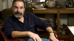 Mandy Patinkin será la voz de Papá Pitufo en el reboot de 'Los Pitufos'