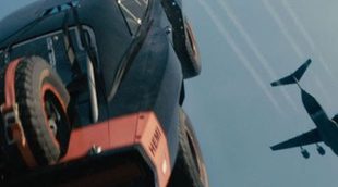 Coches paracaidistas y máxima acción en la nueva featurette de 'Fast & Furious 7'