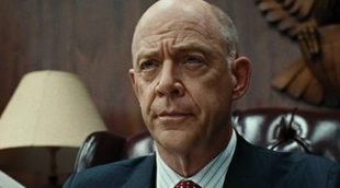 J.K. Simmons quiere ayudar a Sarah Connor en el nuevo adelanto de 'Terminator Génesis'