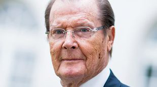 Roger Moore desmiente sus comentarios racistas hacia Idris Elba y 'James Bond'