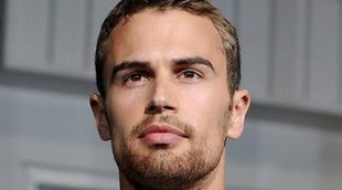 Theo James se une a 'War on Everyone', la próxima película de John Michael McDonagh