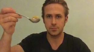 Ryan Gosling se come sus cereales en un video homenaje al creador de los memes