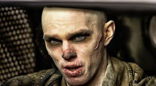 Un irreconocible Nicholas Hoult protagoniza el nuevo clip de 'Mad Max: Furia en la carretera'