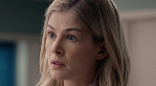 Rosamund Pike, acosada por Shiloh Fernández en el primer tráiler de 'Return to Sender'