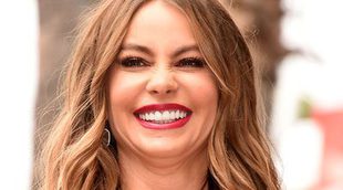 Sofia Vergara recibe su estrella en el Paseo de la Fama arropada por sus compañeros de 'Modern Family'