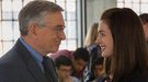 Robert de Niro trabaja como becario a las órdenes de Anne Hathaway en el trailer de 'The Intern'