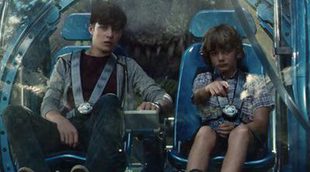 El Indominus Rex persigue a Gray y Zach en dos nuevos clips de 'Jurassic World'