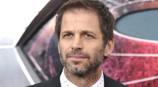 Zack Snyder llega a la Comic-Con 2015 subido en el Batmóvil