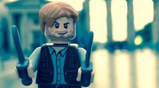 Chris Pratt pasea su muñeco de LEGO de 'Jurassic World' por todo el mundo