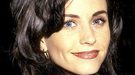 Courteney Cox aparece con cara de muñeco en la alfombra roja de su último film