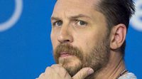 Un periodista vuelve a preguntar a Tom Hardy sobre su supuesta ambigüedad sexual y él responde así