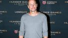 Woody Harrelson se presenta al estreno parisino de 'Sinsajo - Parte 2' en pijama