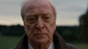 Christopher Nolan realizó un inusual casting para encontrar a su Alfred en 'Batman Begins'