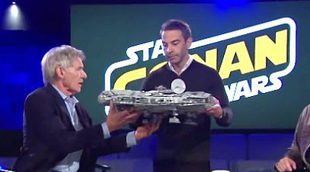 Harrison Ford destroza la figura del Halcón Milenario que un fan quería que le firmase