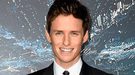 Eddie Redmayne confiesa que paga el alquiler de estudiantes de arte dramático en Londres