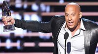 Vin Diesel canta rindiendo homenaje a Paul Walker en los People's Choice Awards 2016