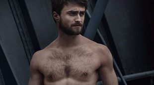 Daniel Radcliffe presume de abdominales en una sesión de fotos