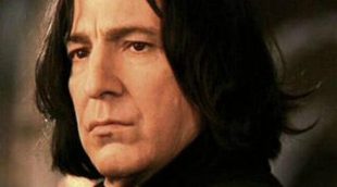 El andén 9 y 3/4 de Londres se llena de flores para Alan Rickman