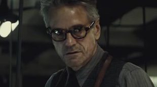 Alfred (Jeremy Irons) será más que un mayordomo en 'Batman v Superman: El amanecer de la justicia'