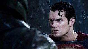 Alguien ha ordenado cronológicamente los tráilers de 'Batman v Superman: El amanecer de la justicia'