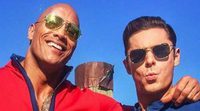 Zac Efron y Dwayne Johnson muestran los uniformes renovados de 'Los guardianes de la bahía'