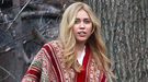 Miley Cyrus luce una melena rubia en las primeras imágenes de la serie dirigida por Woody Allen