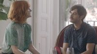 Una extraña cita la de Alexandra Jiménez y Javier Rey en el clip en exclusiva de 'Kiki, el amor se hace'